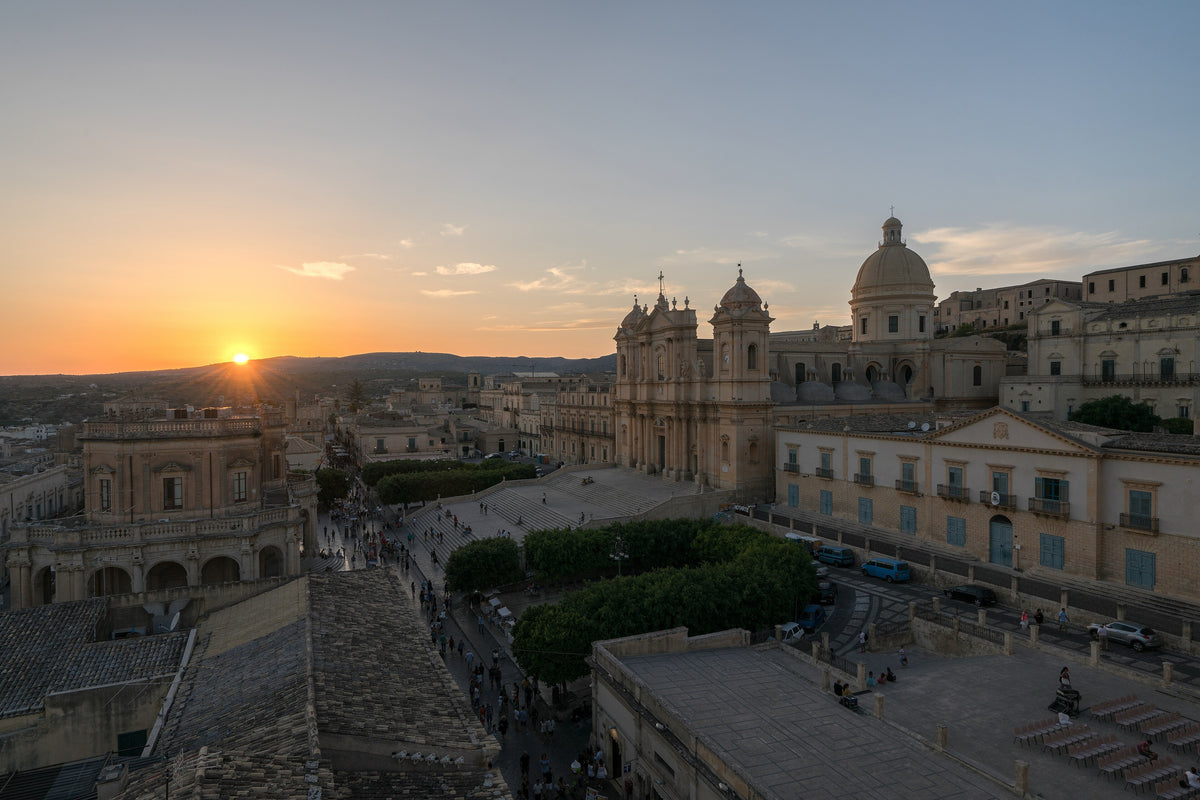 Noto — closing | Wikimedia Commons