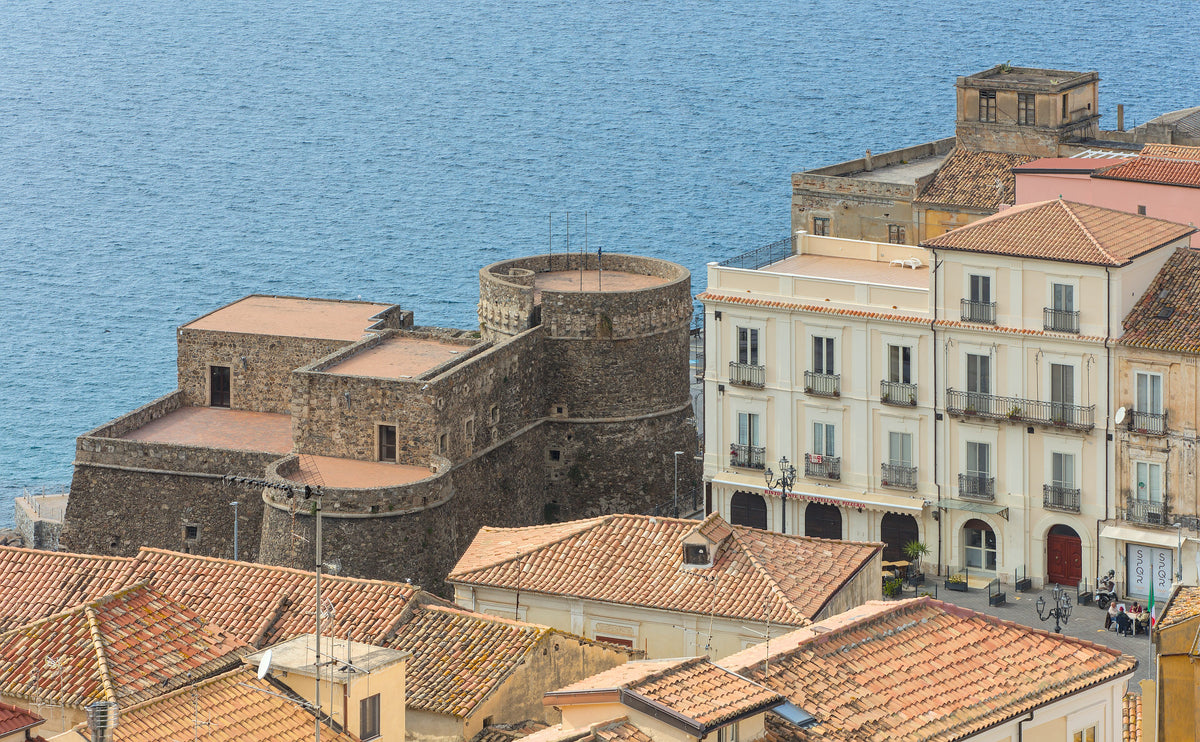 Pizzo — triptych-wide | Wikimedia Commons