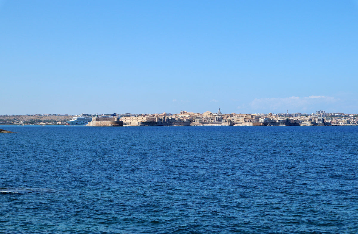 Siracusa — triptych-wide | Wikimedia Commons