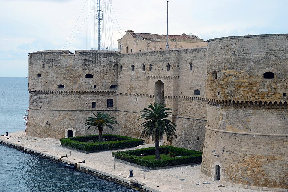Taranto — triptych-wide | Wikimedia Commons