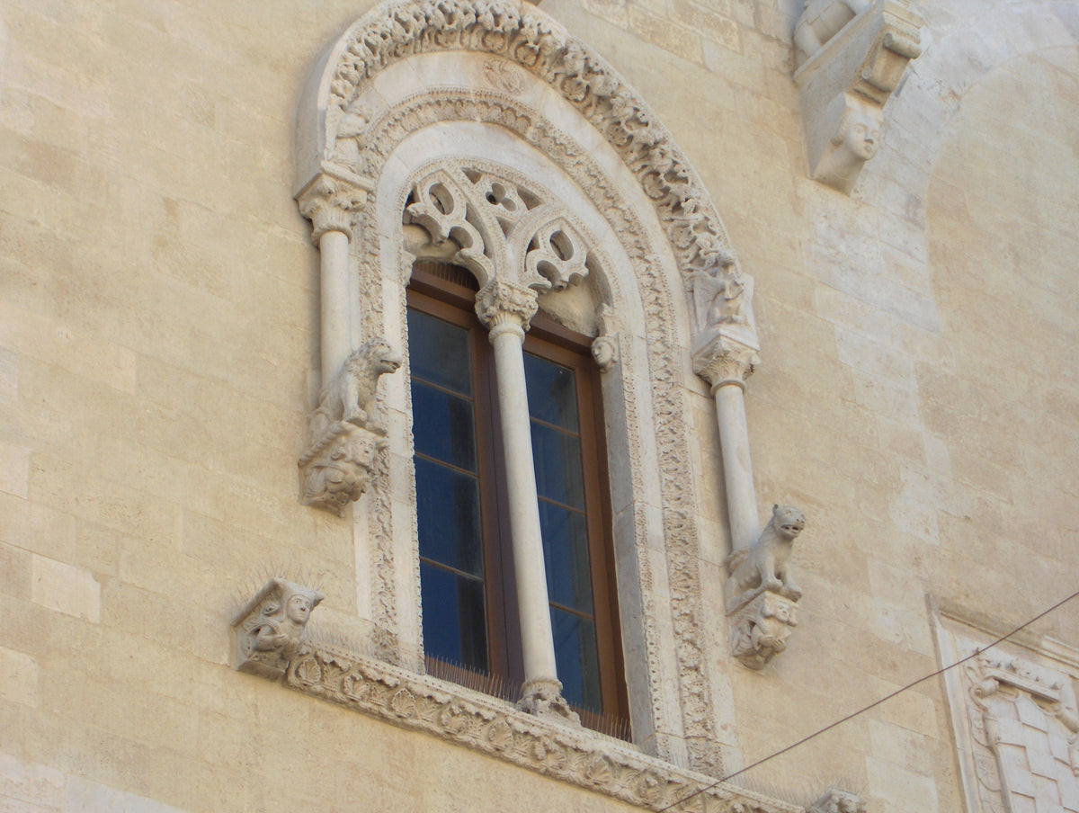 Altamura — triptych-wide | Wikimedia Commons