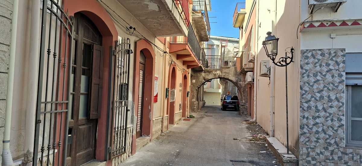 Barcellona Pozzo di Gotto — intro-wide | Wikimedia Commons