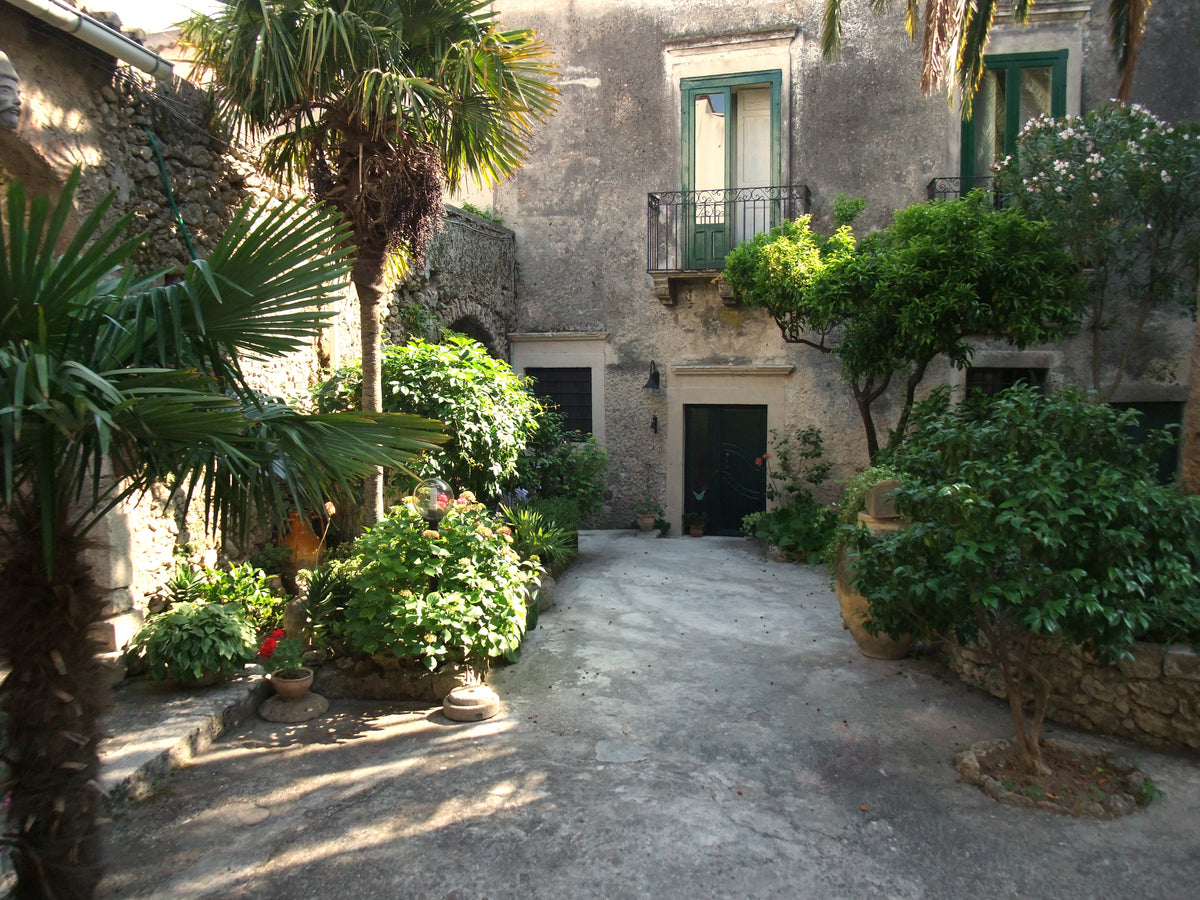 Gerace — gallery-01 | Wikimedia Commons