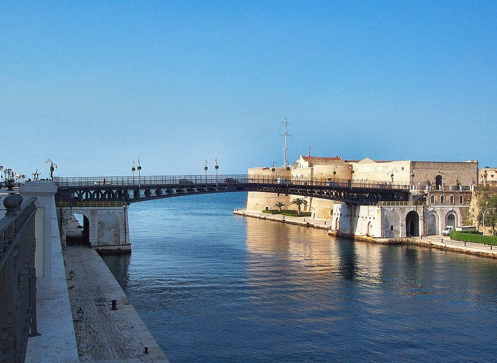 Taranto — story-02 | Wikimedia Commons