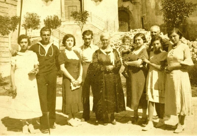 Mora Family 1915 - Castel Baronia